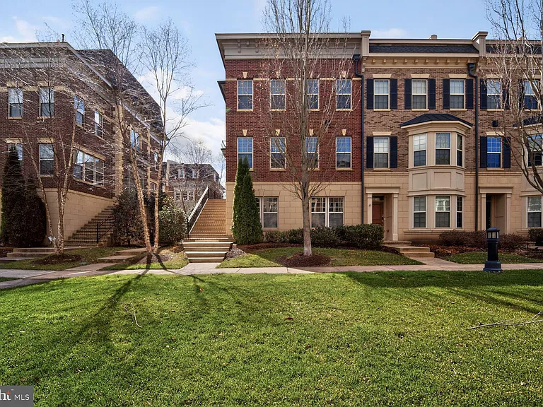 712 Sentry Sq — Photo 42