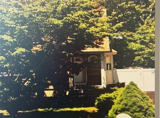 81 Parkwood Dr, Mastic Beach, NY 11951