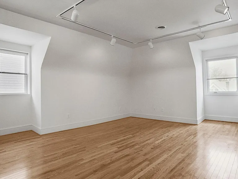 400 Denniston St #31 — Photo 5