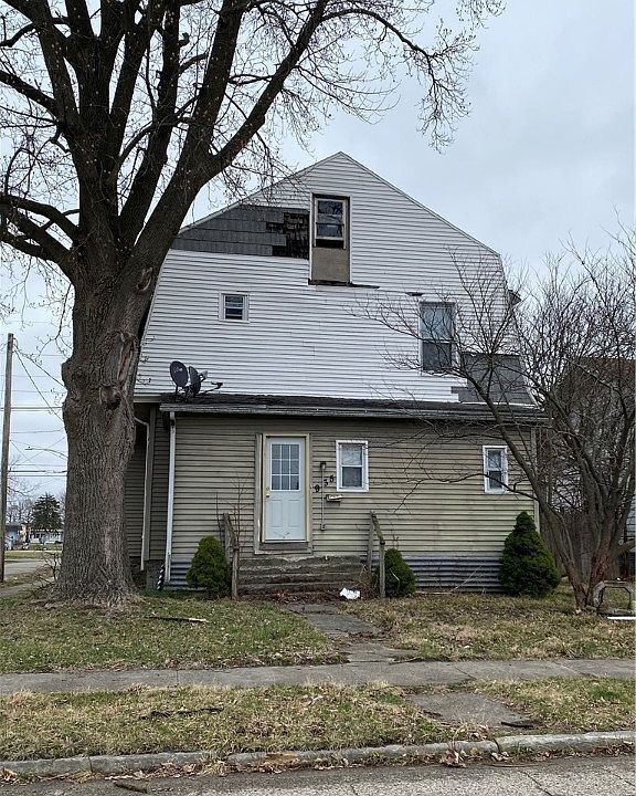 2nd image of 935 N Franklin St
