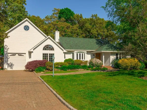 979 Aberdeen Road, Bay Shore, NY 11706