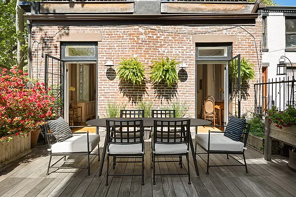 Sold by Compass | media 27