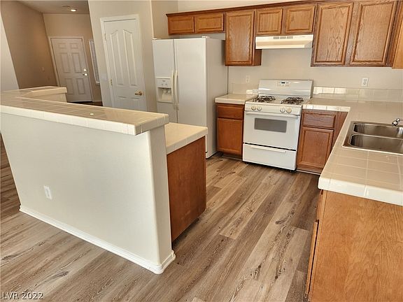 5th image of 4451 El Presidio Dr