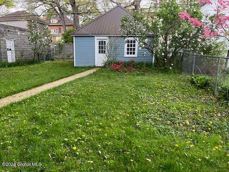 4th image of 1139 Glenwood Boulevard