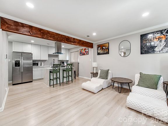 5th image of 4925 Springview Rd