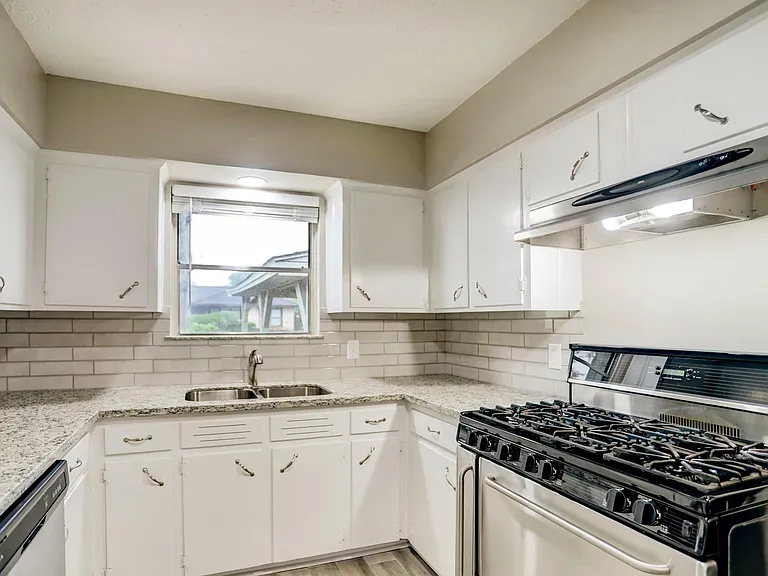 5814 Anaqua Dr — Photo 8