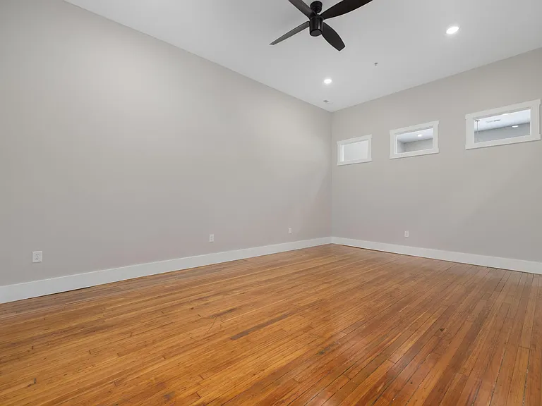 204 W State Of Franklin Rd #201 — Photo 10