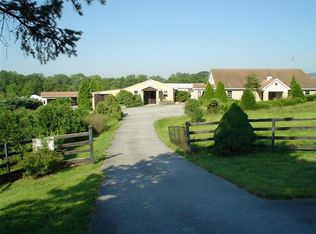 5 Bull Frog Rd, Grantville, PA 17028