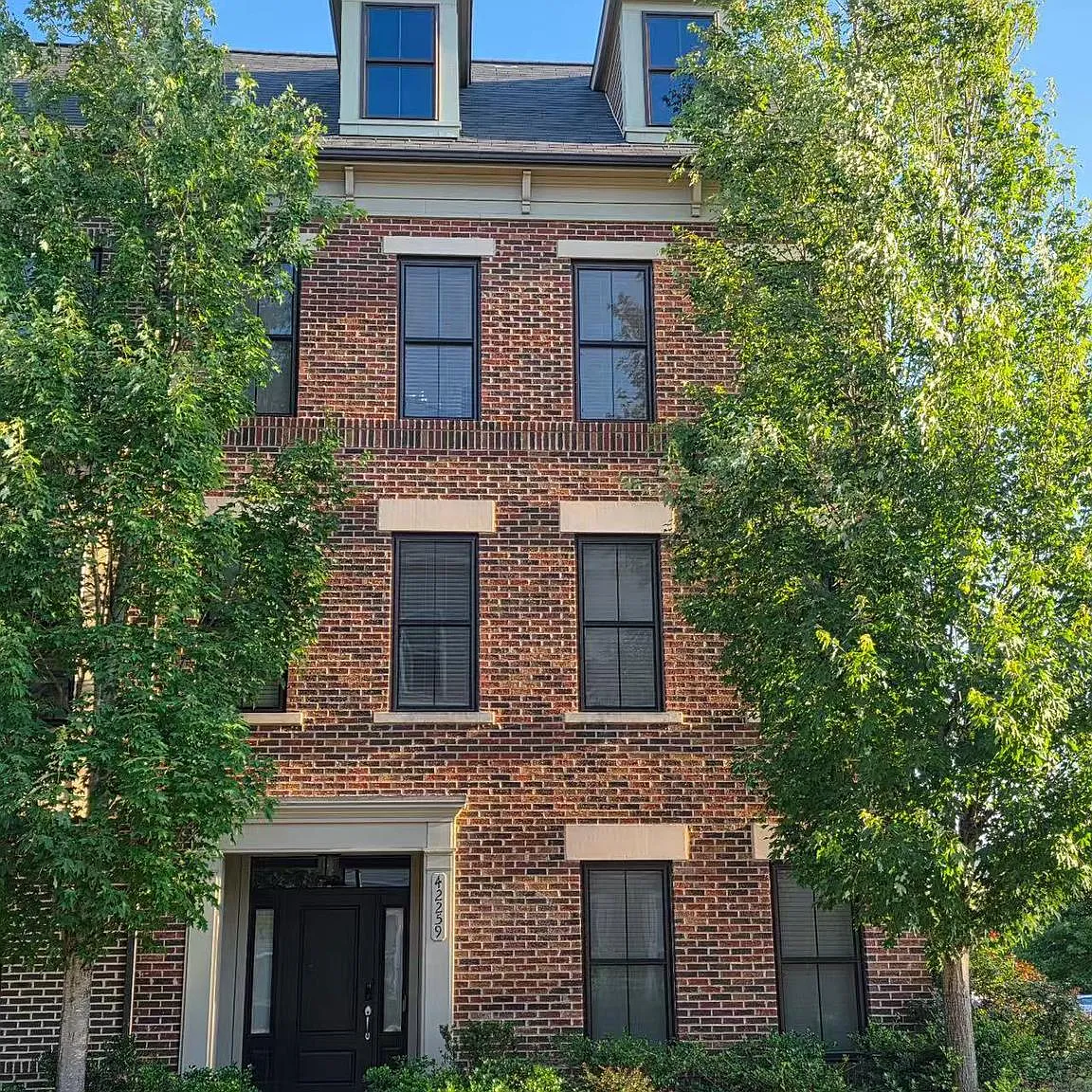 4 bed, 5.0 bath, 3019 sqft, $3,800 — Photo 1