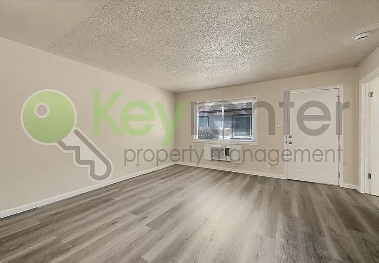 1071 Santiago Ave #6 — Photo 43