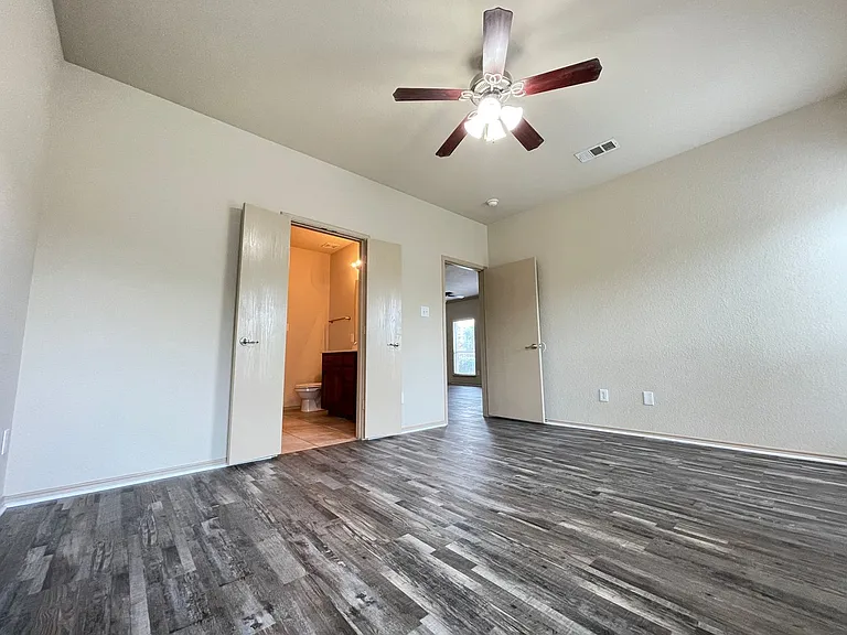 5913 Missy Ln — Photo 10