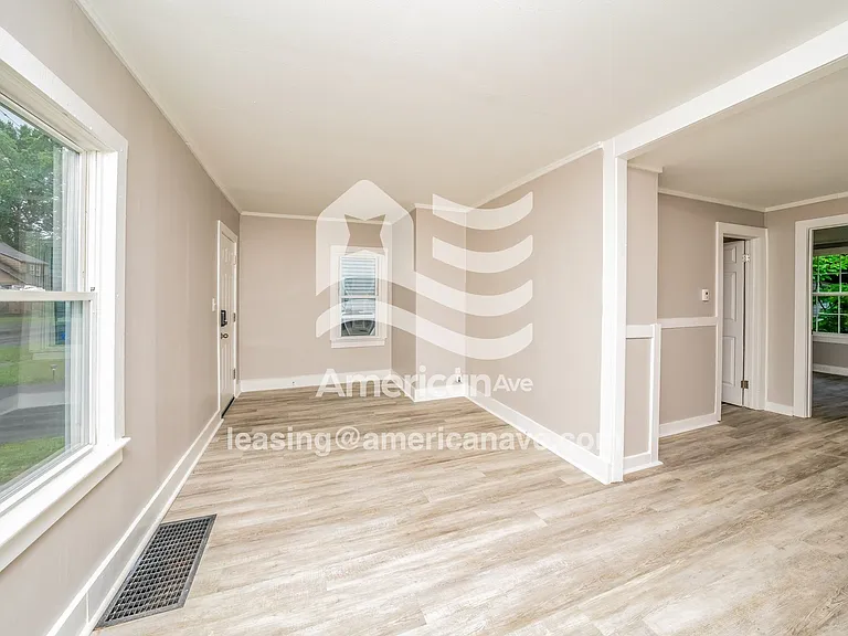 1066847_003_living_room_13955221.jpg