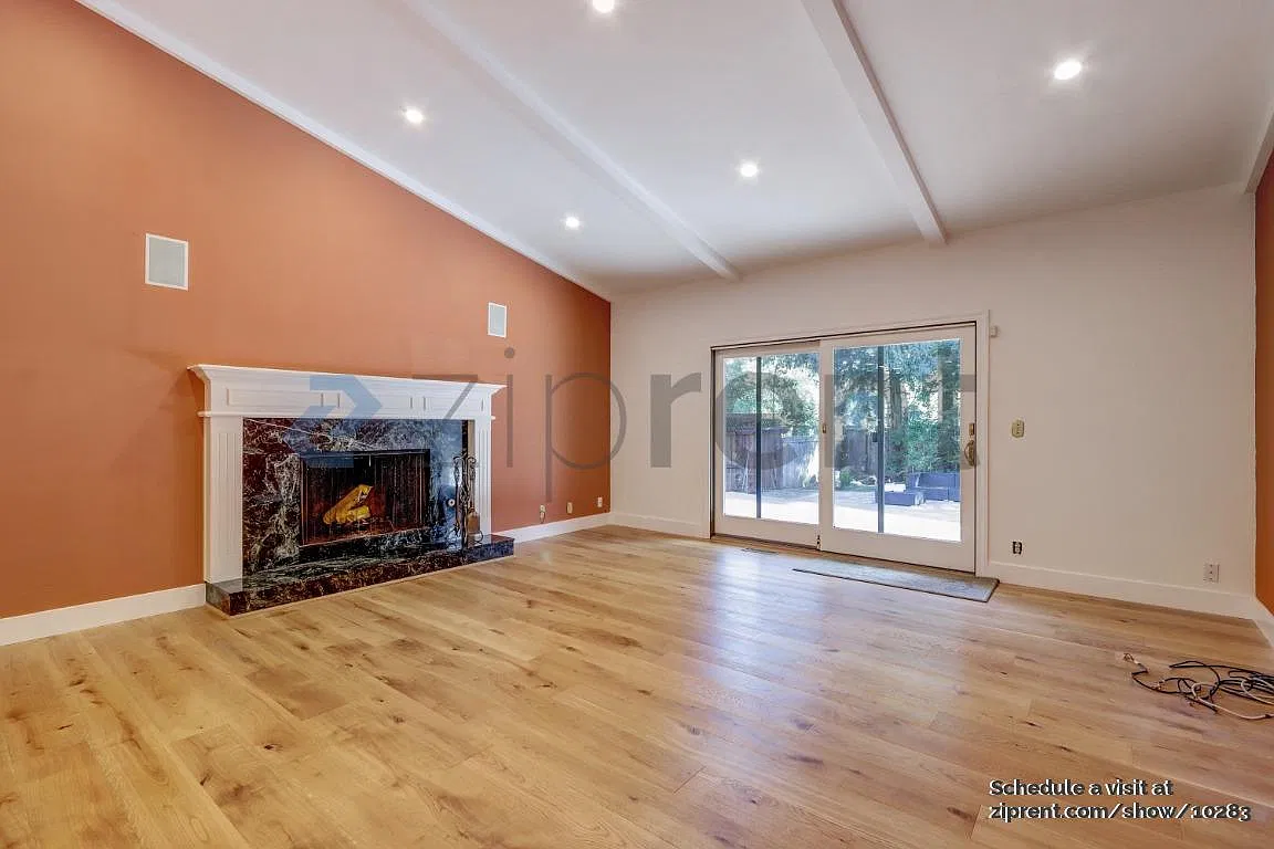 4 bed, 2.5 bath, 2294 sqft, $5,100 — Photo 3