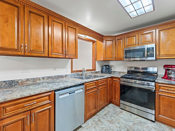 3rd image of 6940 Olympic Dr