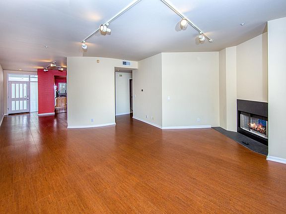 5th image of 2115 3rd St Unit 306