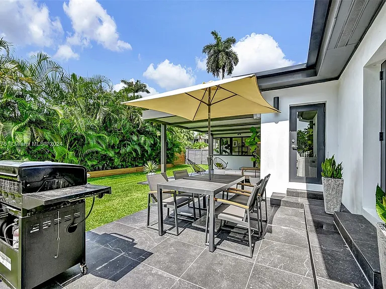 7531 Miami View Dr — Photo 8