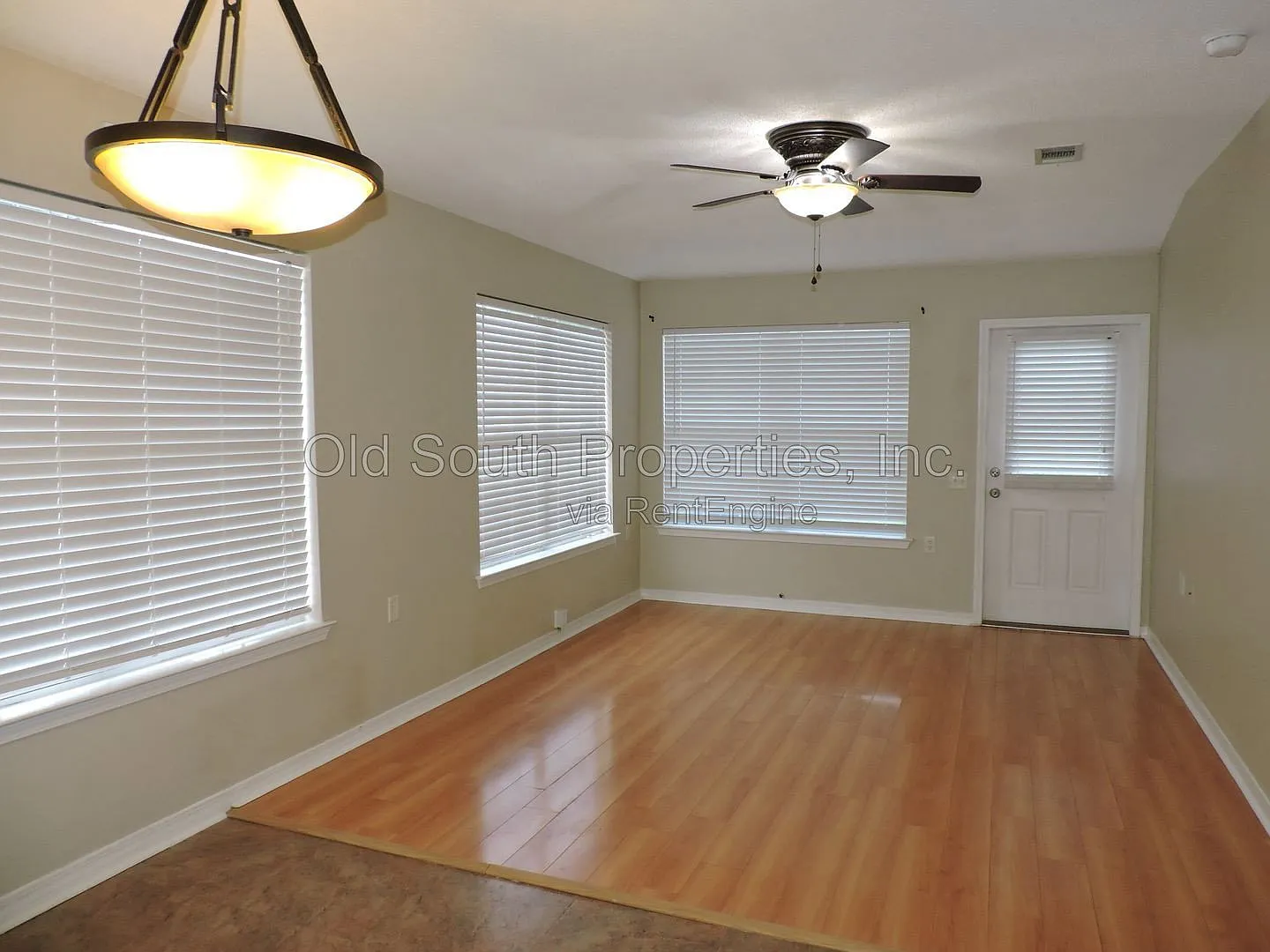 2 bed, 1.0 bath, 864 sqft, $1,200 — Photo 4