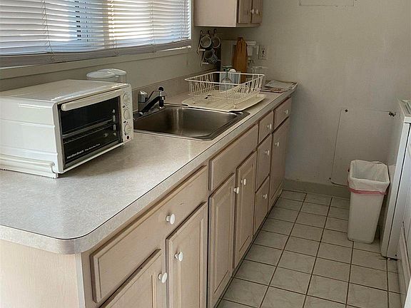 5th image of 210 N Granville Ave