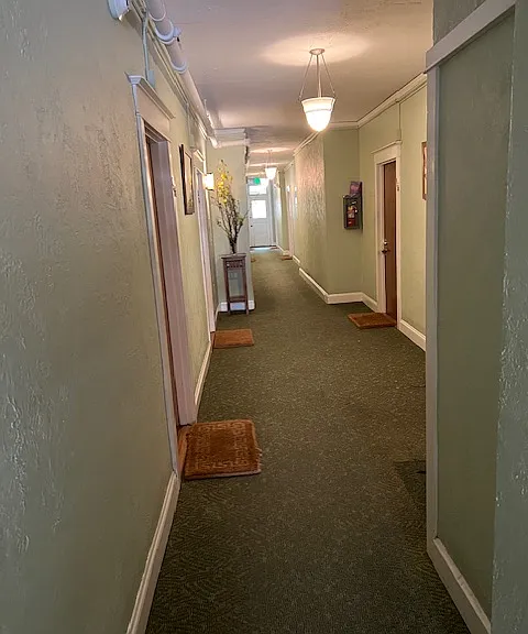 Staten AvenueApartments — Photo 4