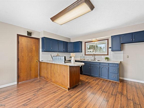 5th image of 2536 Emmons Dr