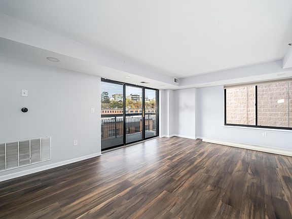 4th image of 700 1st St APT 8Q