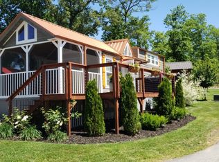 40 Drifting Brooke Ln, Flat Rock, NC 28731