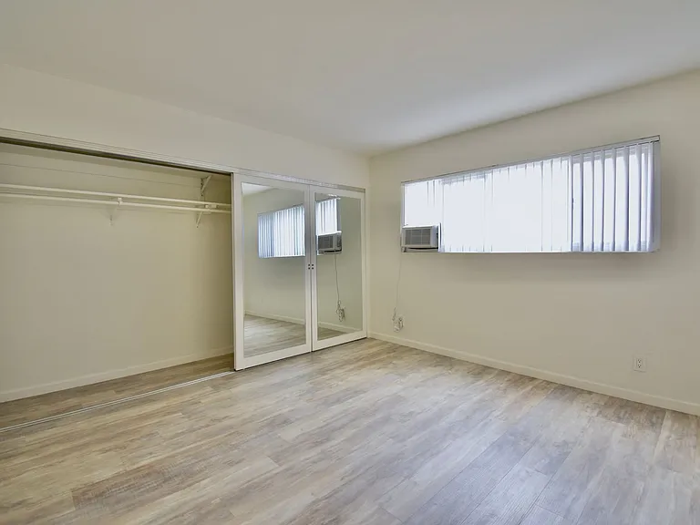 10920 National Blvd — Photo 14