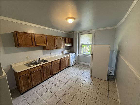 3rd image of 238 Park Rd