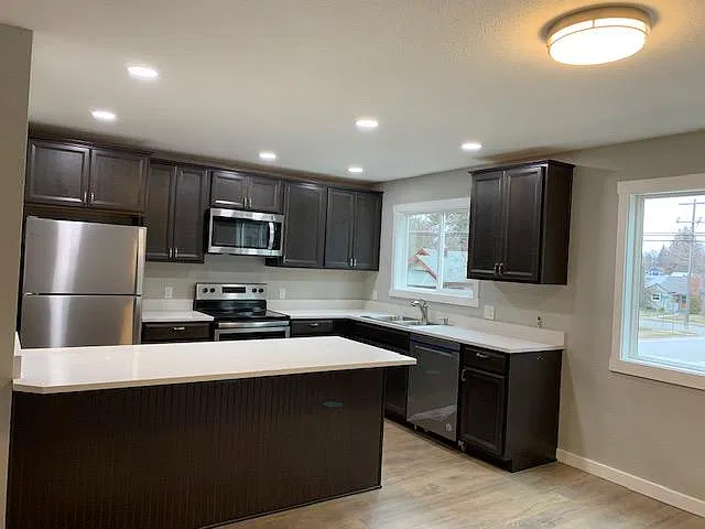2 bed, 1000 sqft, $1,695 — Photo 3