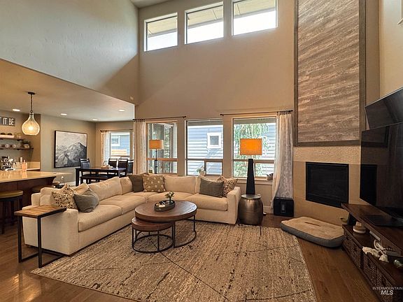 3rd image of 2577 S Trailwood Way
