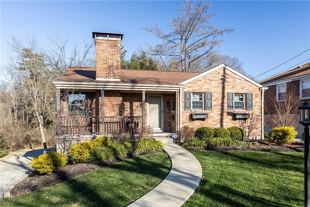 1132 Whitby Ln photo 1