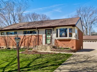 806 W Busse Ave, Mount Prospect, IL 60056