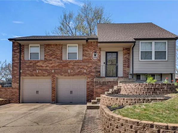 12828 S Sycamore St, Olathe, KS 66062