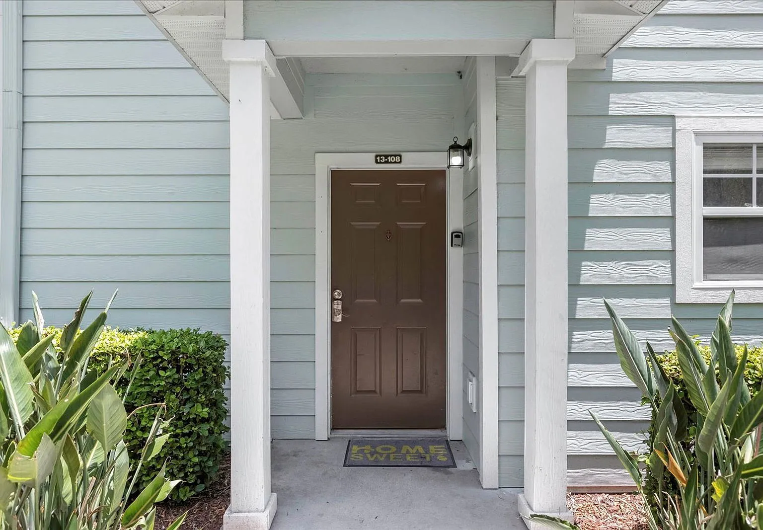 4 bed, 3.0 bath, 1694 sqft, $2,800 — Photo 1