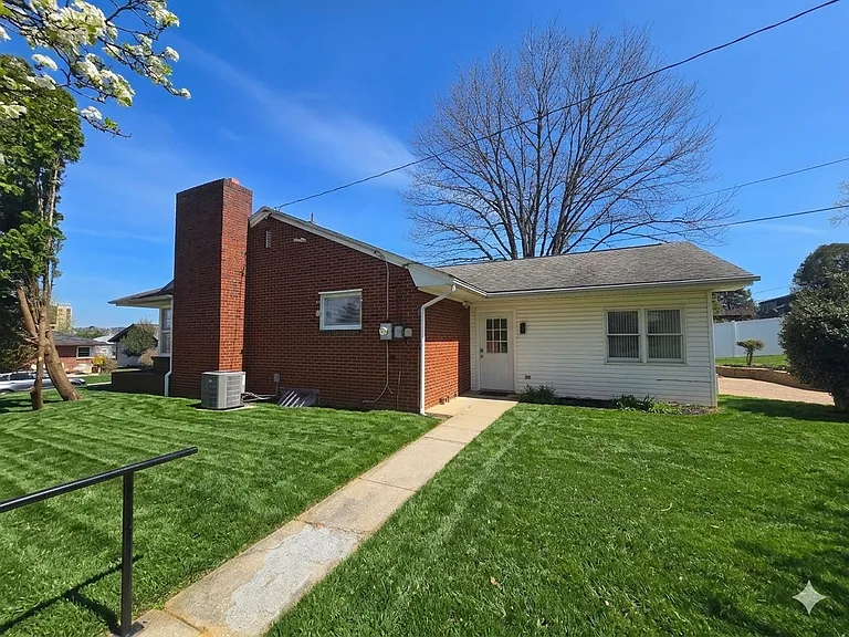 236 W Granada Ave — Photo 24