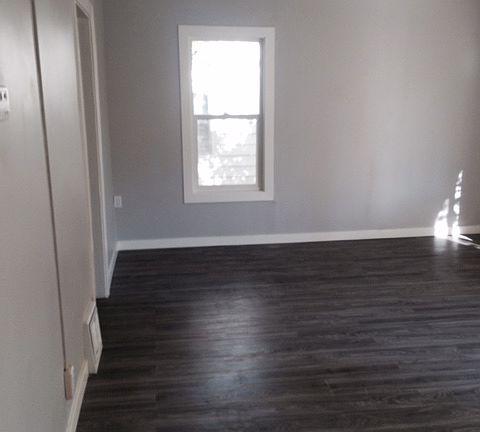 3rd image of 852 Retallack St