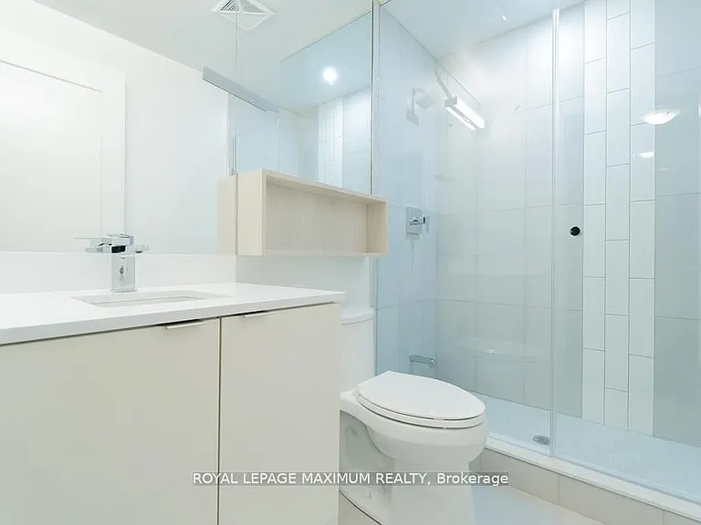 70 Princess St #2015-E — Photo 13