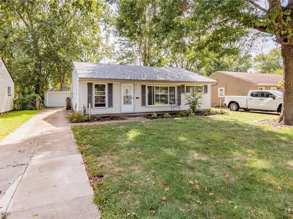 261 Kempton Dr, Berea, OH 44017