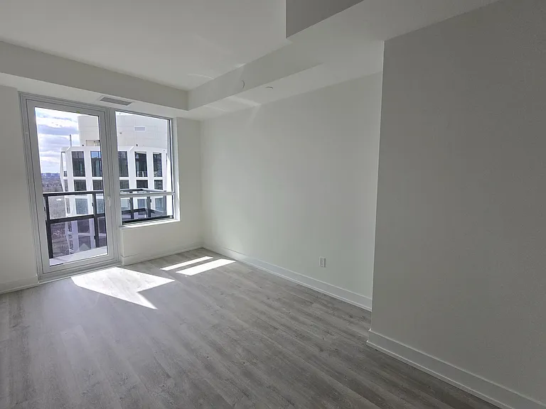 60 Central Park Dr #2110 — Photo 5
