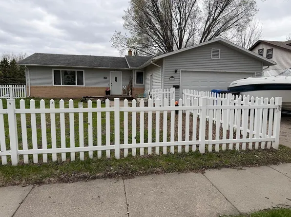 102 21st Ave N, Fargo, ND 58102