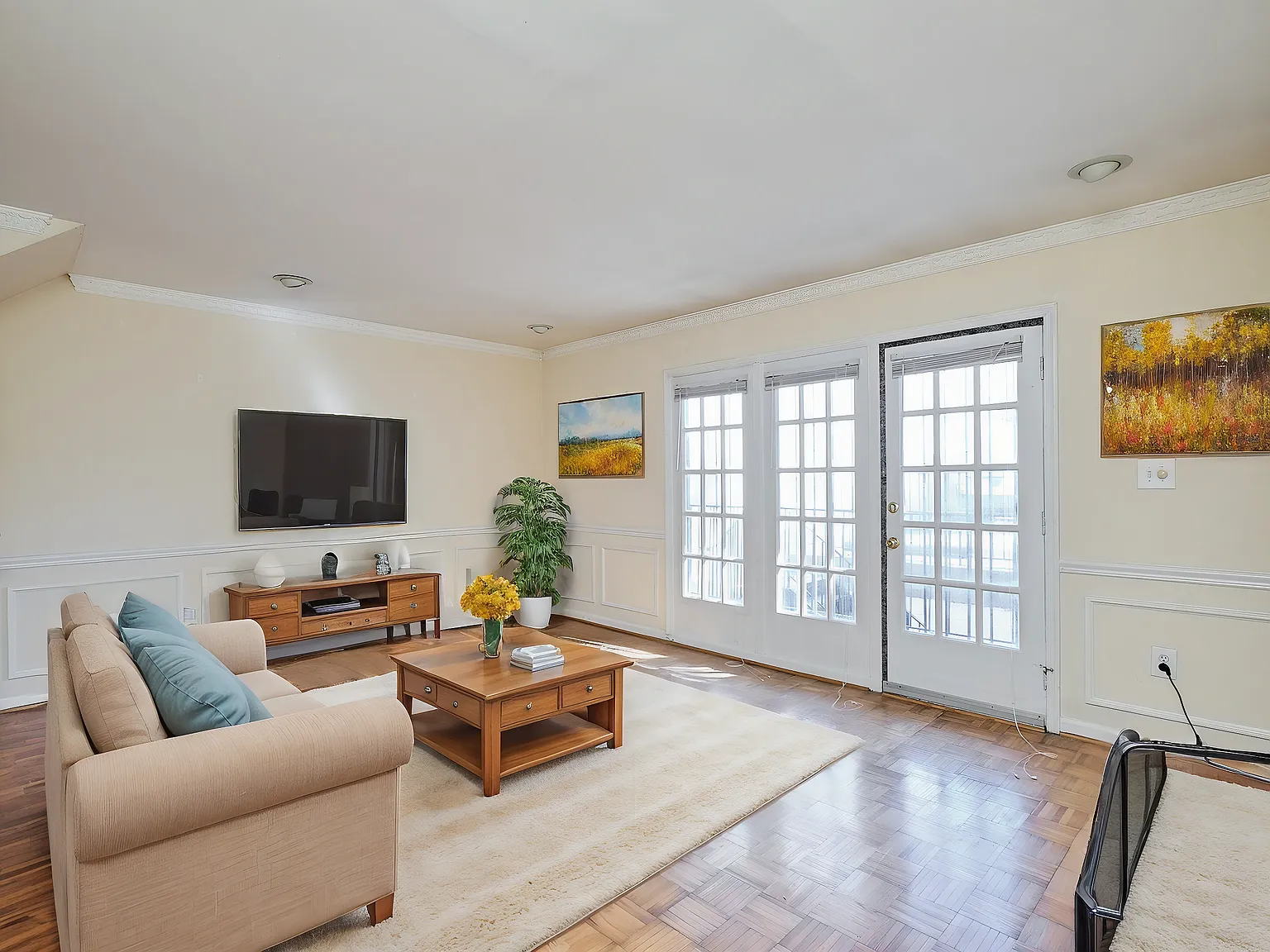 Charming 1-Bedroom Apartment in the Heart of Capitol Hill — Photo 2