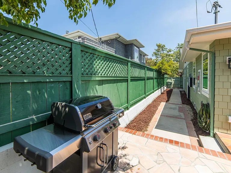 750 Coronado Ave — Photo 22