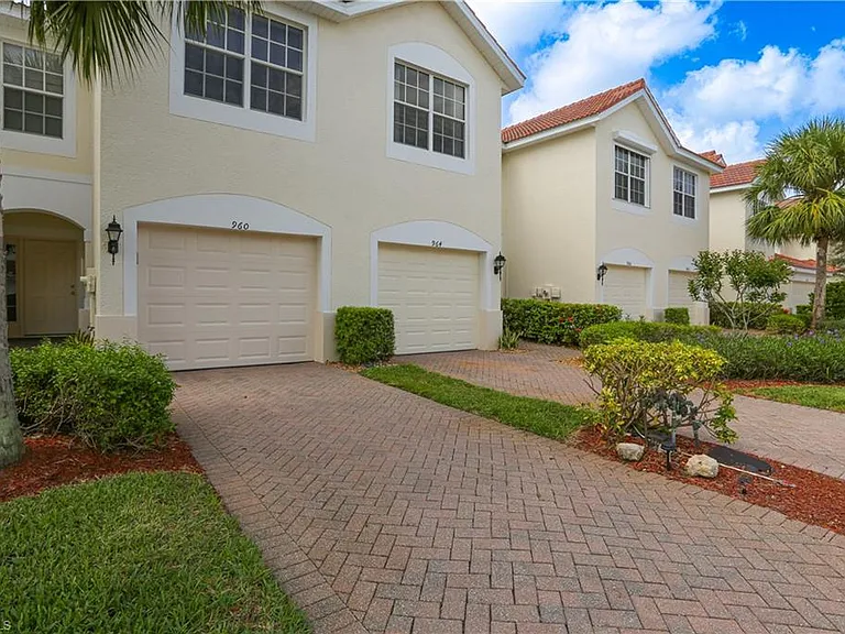 960 Hampton Cir #80 — Photo 3