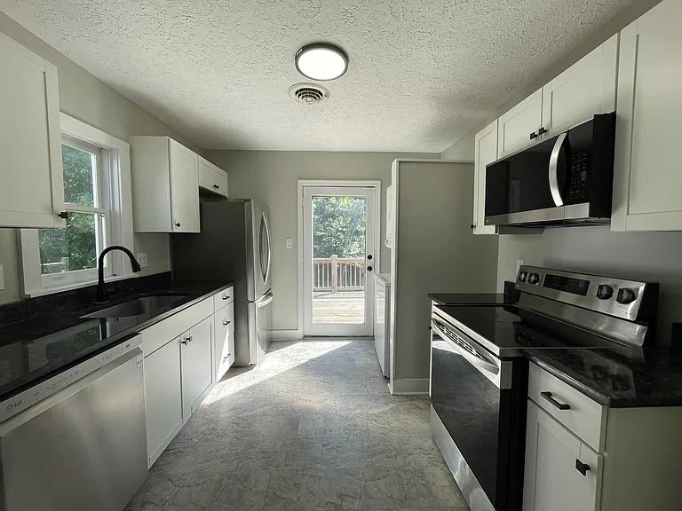 811 McCausland St — Photo 3
