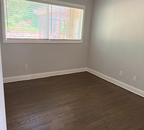 4th image of 2587 Lancaster Dr #1