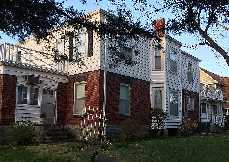 2nd image of 401 E Jackson Ave