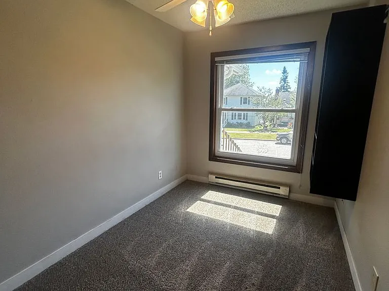 4729 McCulloch St — Photo 9