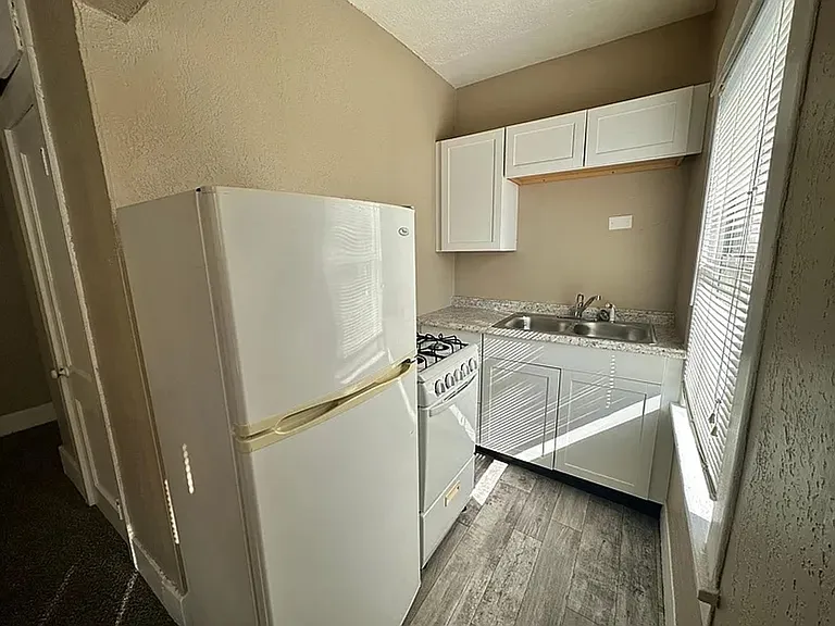 715 Asp Ave — Photo 3