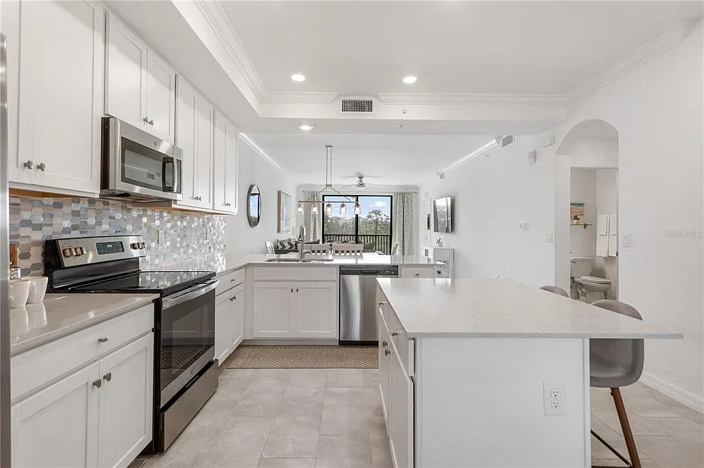 2 bed, 2.0 bath, 1121 sqft, $2,100 — Photo 4