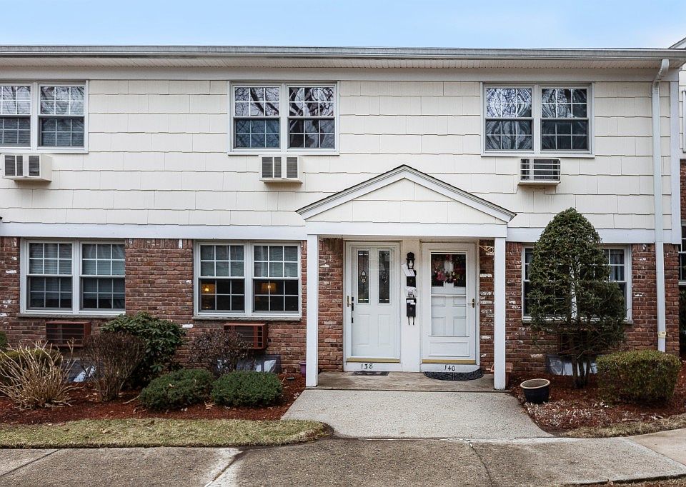 1st image of 138 Parkside Dr